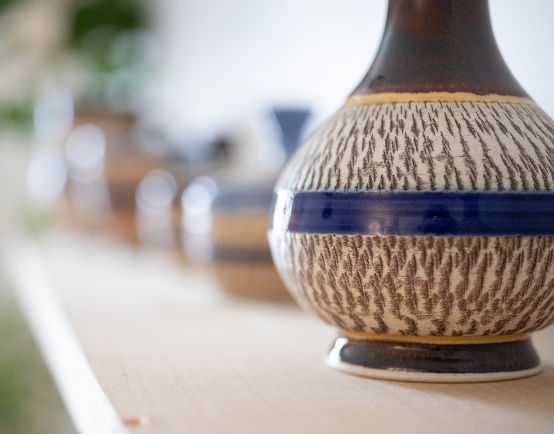 Photo of pots on a shelf