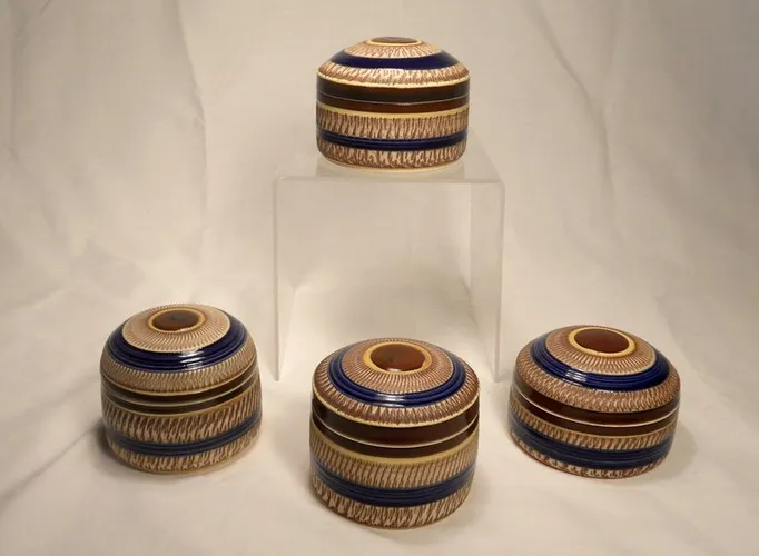 Lidded boxes