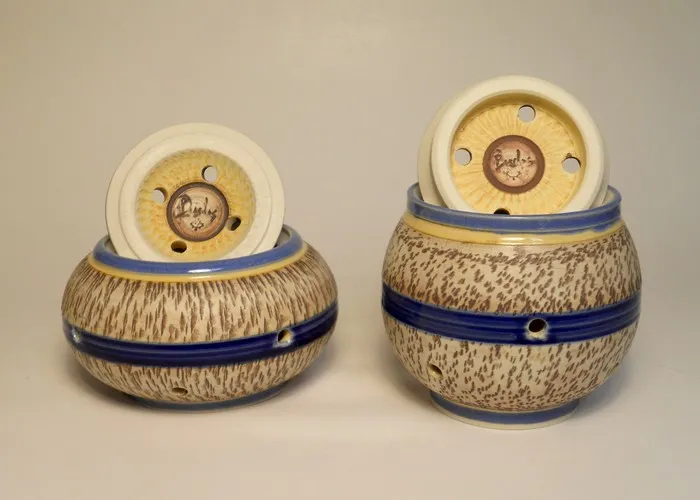 Garlic pots